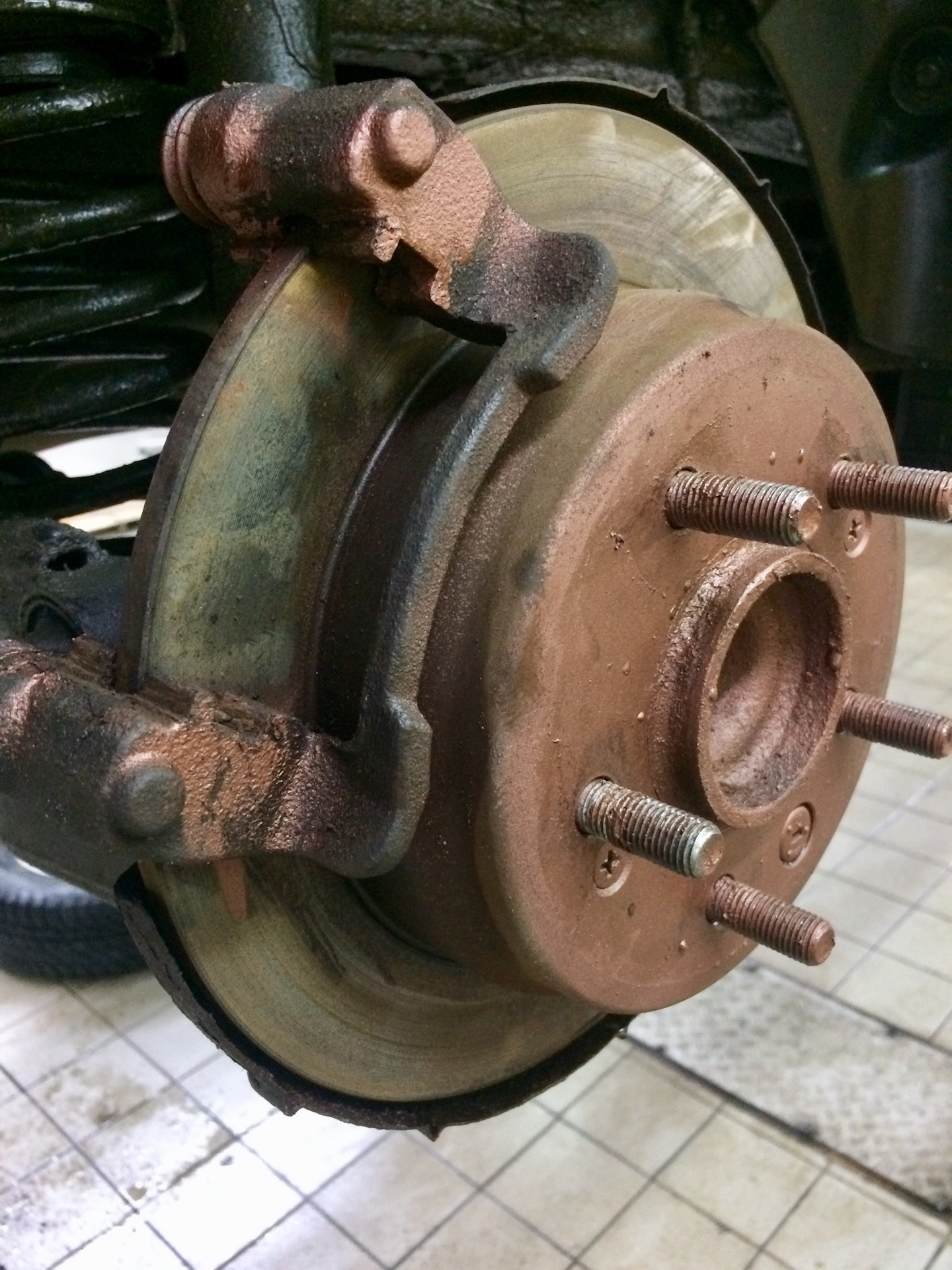 Суппорт на хендаи ix 35. Ремкомплект заднего суппорта hyundai ix35. Задний суппорт хендай ix35. Задний суппорт ix35. Задний суппорт ix35.