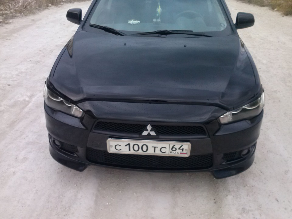 Дефлектор капота лансер. Мухобойка Lancer 10. Дефлектор капота Mitsubishi Lancer 10. Мицубиси Лансер 10 чорнаяреснички. Дефлектор капота Митсубиси Лансер 10.