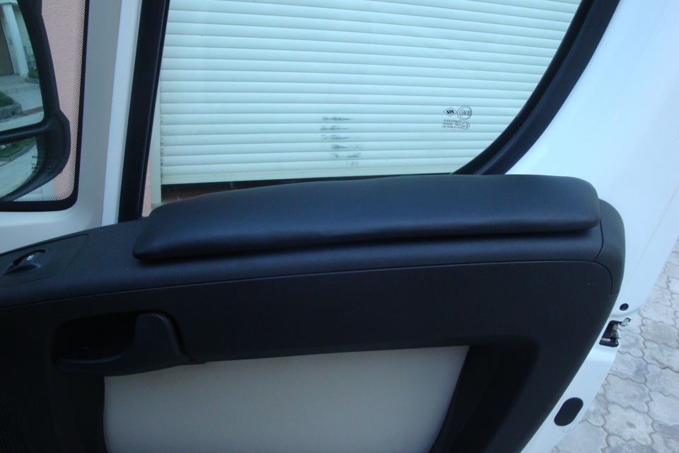 Как снять обшивку двери пежо боксер Подлокотник - Peugeot Boxer (2G), 2,2 л, 2011 года просто так DRIVE2