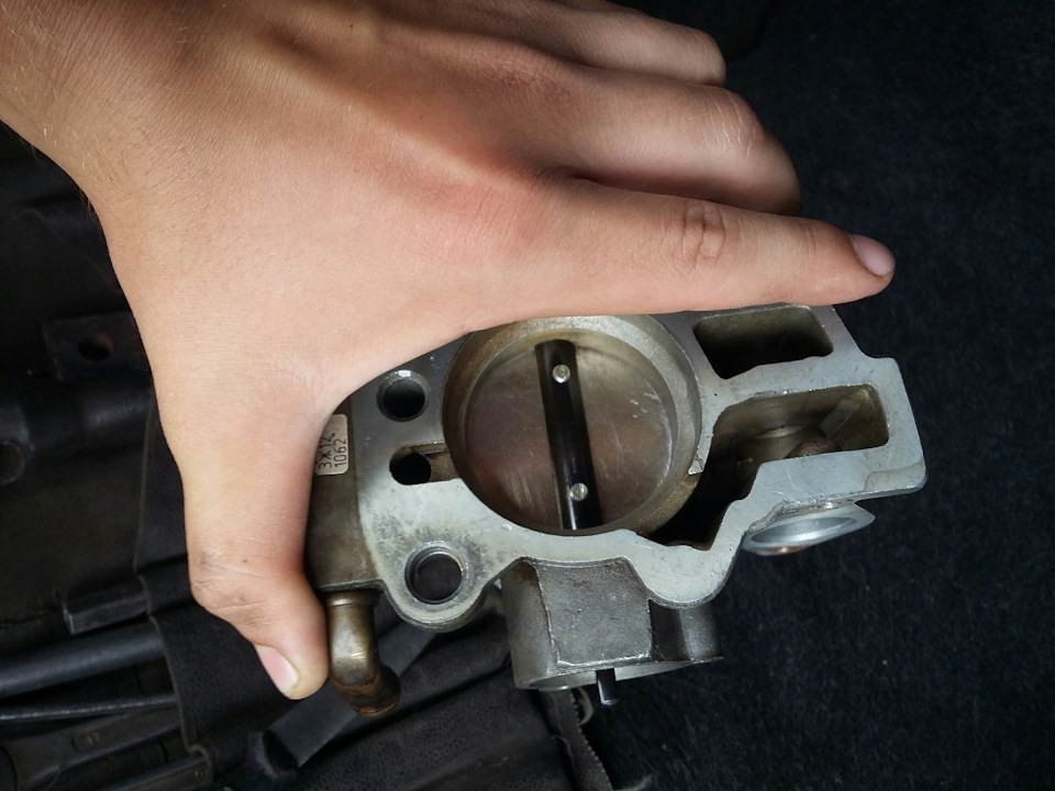 Промыл дроссельную заслонку. — Lada 21102, 1,5 л, 2003 года | своими ...