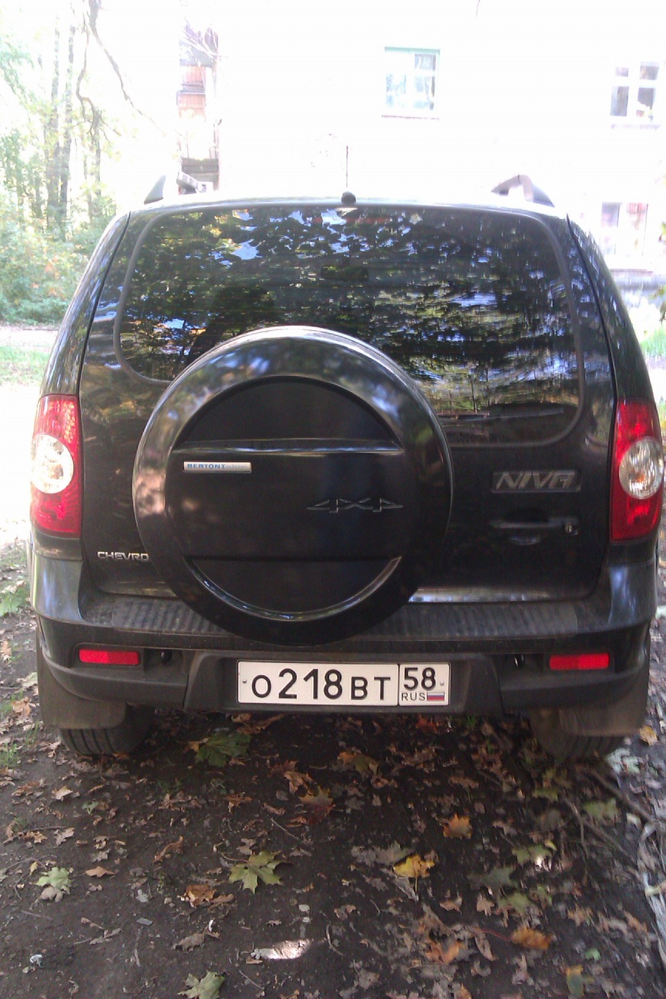 Чехол запасного колеса и карманы задних дверей — Chevrolet Niva (1G ...