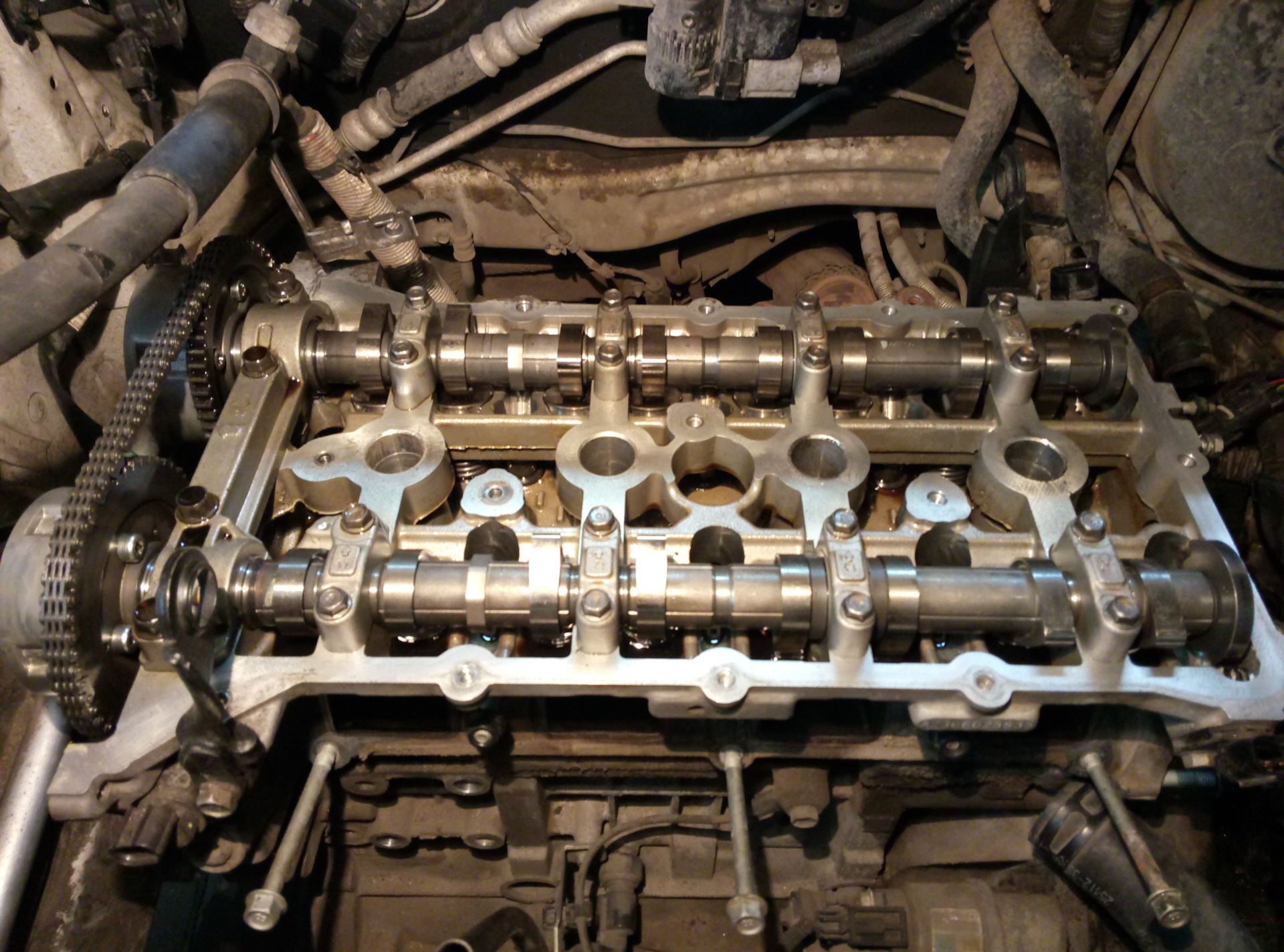 Ремонт двигателя хендай ix35. Распредвал Хендай Соната 2012. Хундай Соната 2.0 распредвал. Hyundai ix35 2.0 бугель распредвалов. ГБЦ Соната 2.7.
