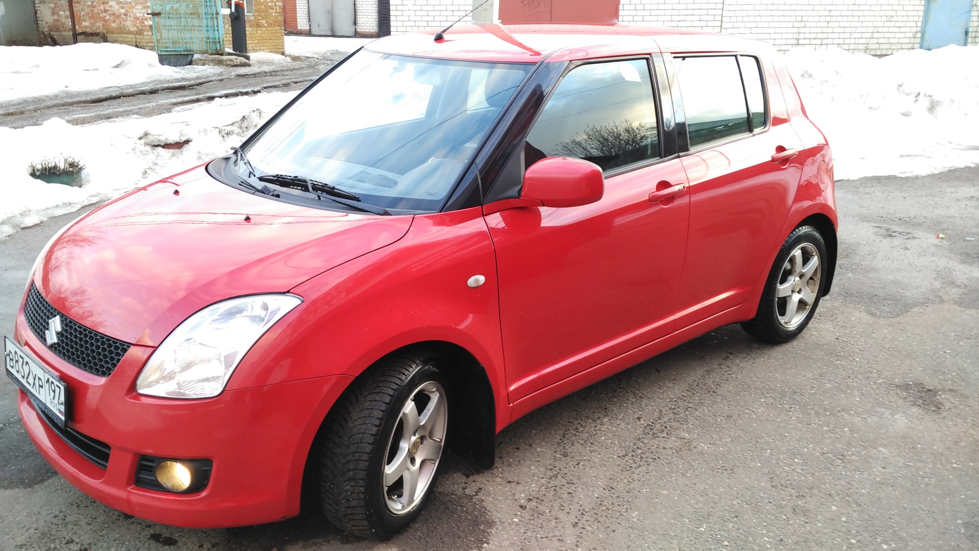 Suzuki Swift 1 2