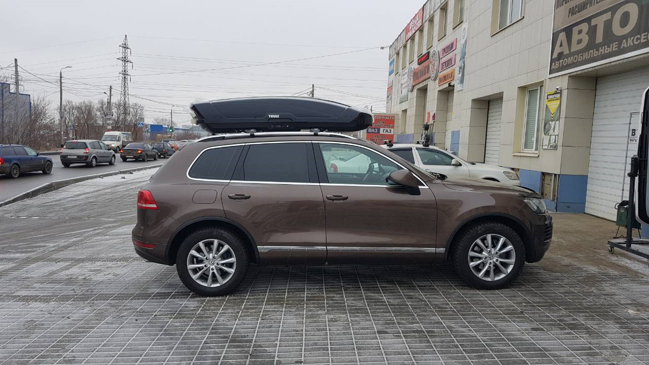 Багажник на туарег. Thule Motion 800 Touareg. Touareg 2g автобокс. Автобокс Туарег NF. Touareg 2g с багажником.