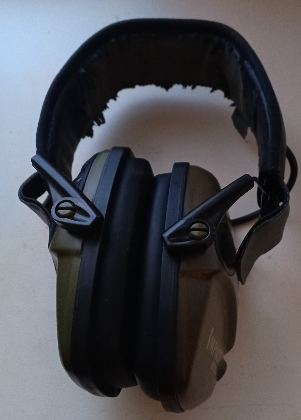 Можно ли найти кейс без наушников. Кейс от наушников iconx наушники. Найден кейс от наушников. Galaxy buds кейс. Крышка от наушников redmi airdots.