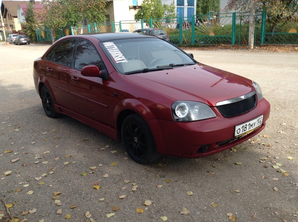 Chevrolet Lacetti красный с черной крышей