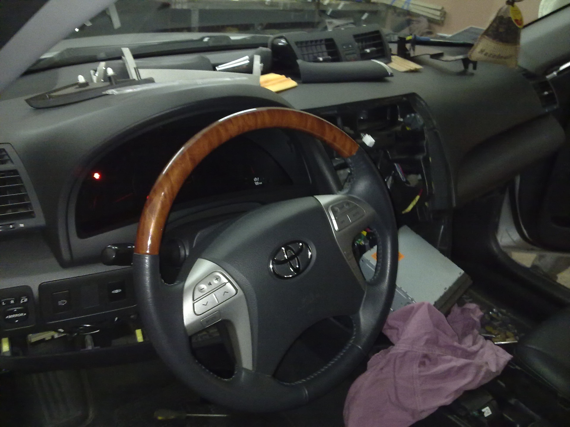 We tighten the interior elements spoiler and mirrors with carbon fiber  - Toyota Camry 35 L 2008