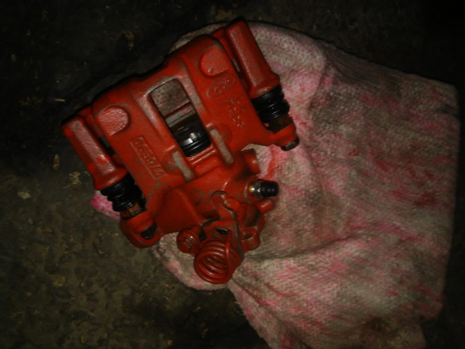 Задние суппорта Лукас — Ford Sierra, 2 л, 1987 года | плановое ТО | DRIVE2