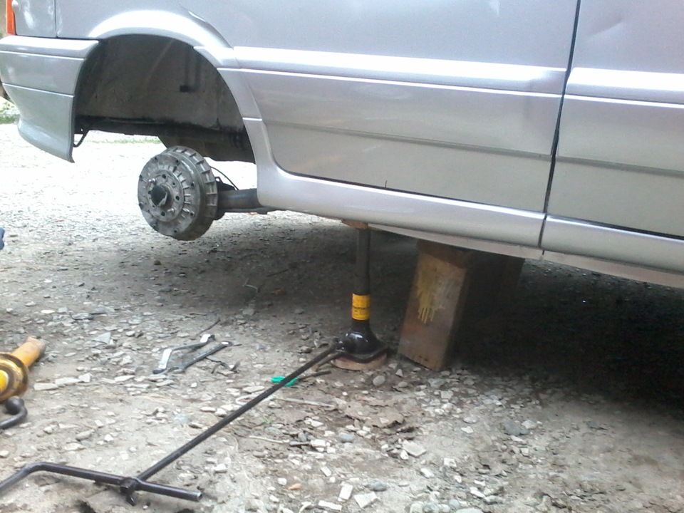 Стук в задней правой стороне — Lada 2114, 1,6 л, 2004 года | своими ...