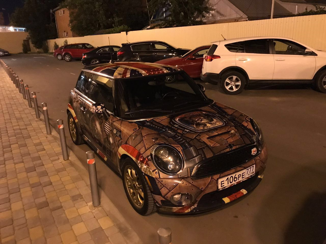 Стикербомбинг Mini Cooper