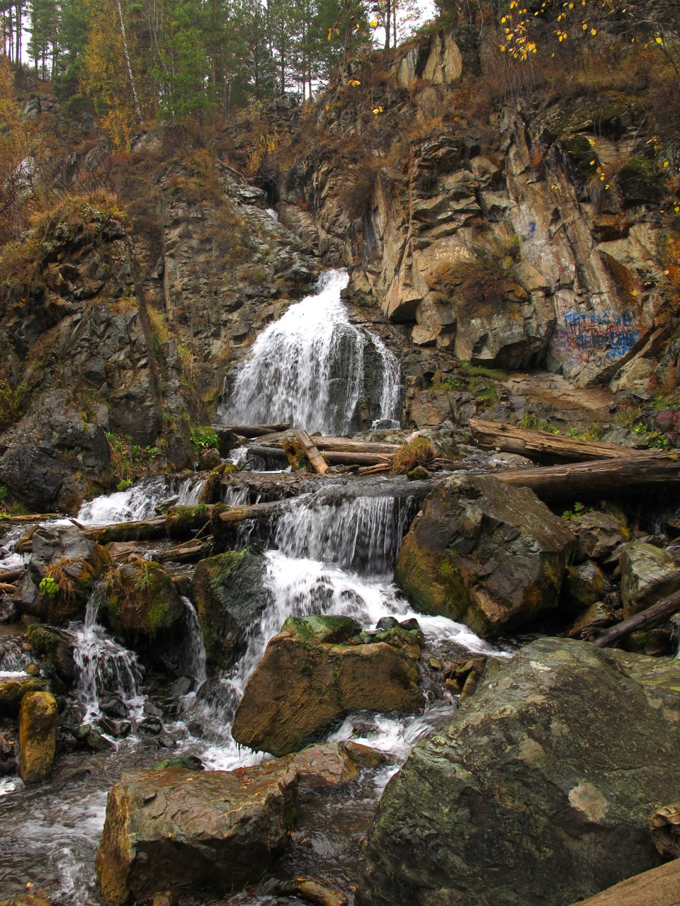 Камышлинский водопад горный