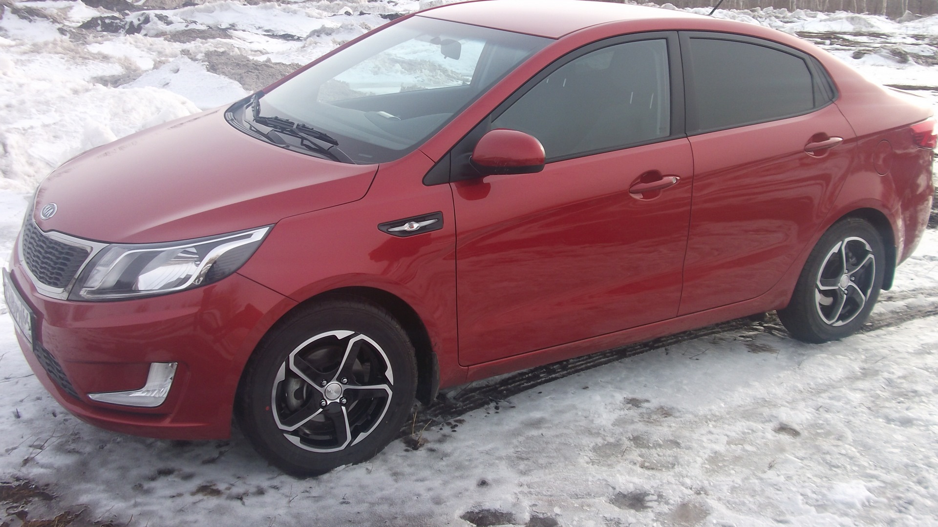 Kia Rio 2013 красный