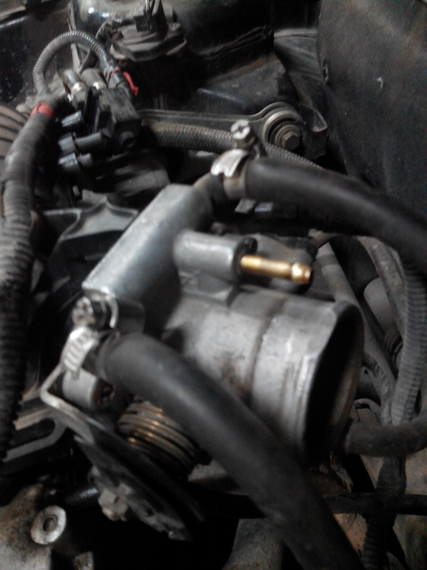 троит на малых оборотах. дергается машина после 2000 оборотов 16 клапанный ваз 2112. двигатель 16 ваз 16 клапанов обороты. троит на малых оборотах. троит двигатель ваз 2114 инжектор 8 причины.