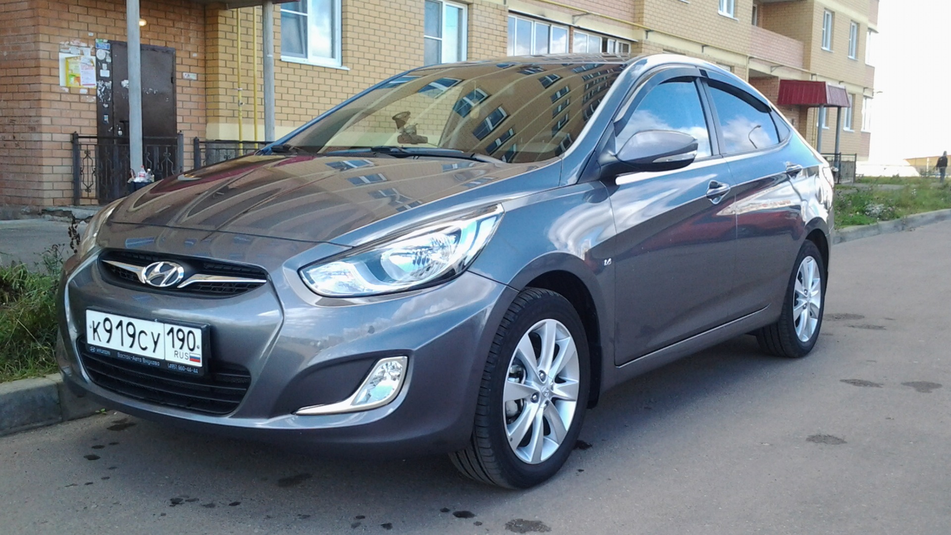 Hyundai Solaris 2011 серый SAE