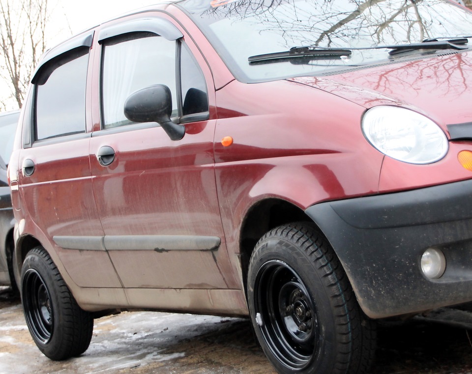 Резина дэу матиз. Daewoo Matiz на разварках. Разварки на Матиз. Матиз стальной. Матиз на 15 колесах.