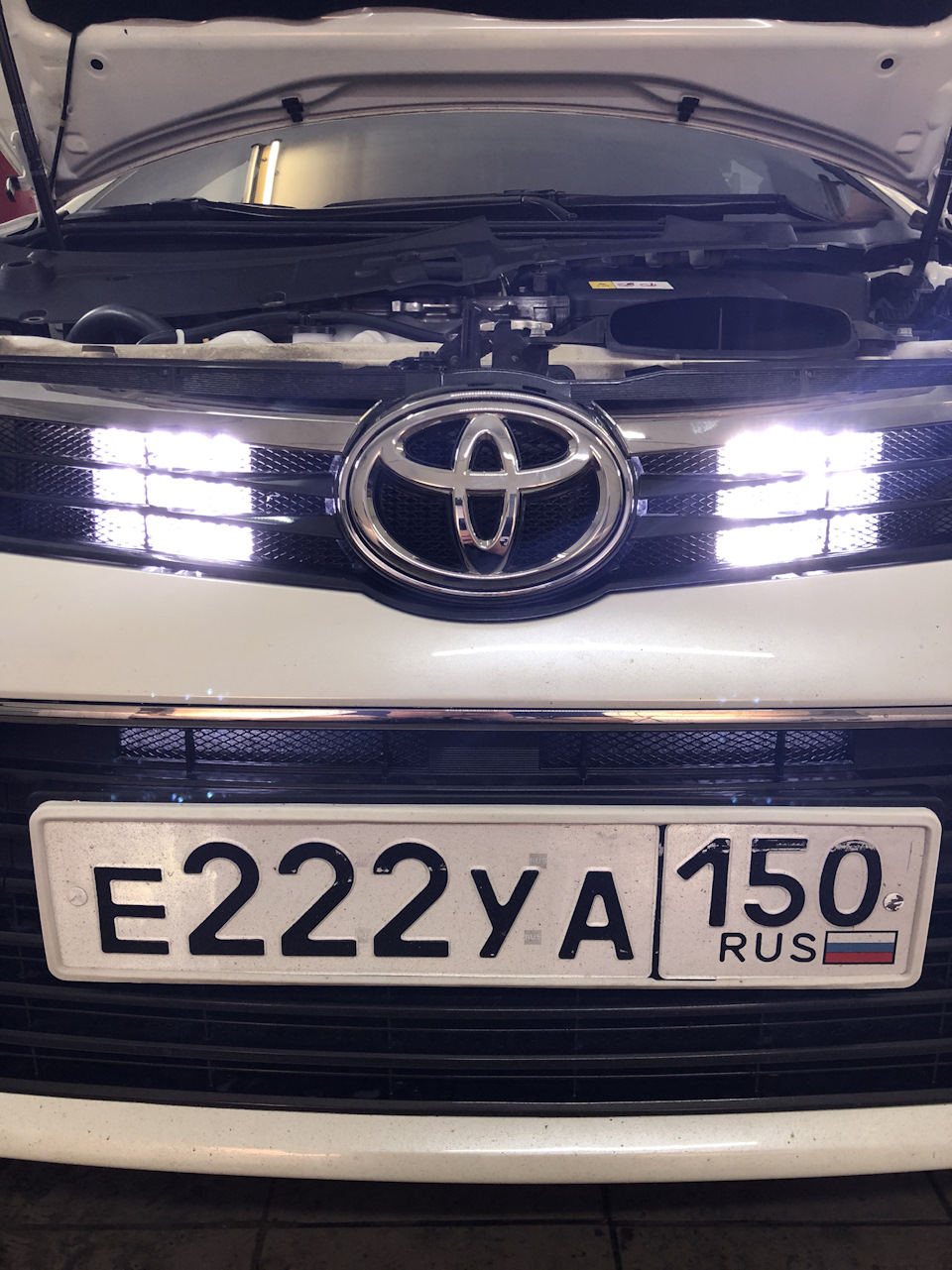 Вспышки LED в решётку — Toyota Camry (XV50), 2,5 л, 2017 года | стайлинг |  DRIVE2