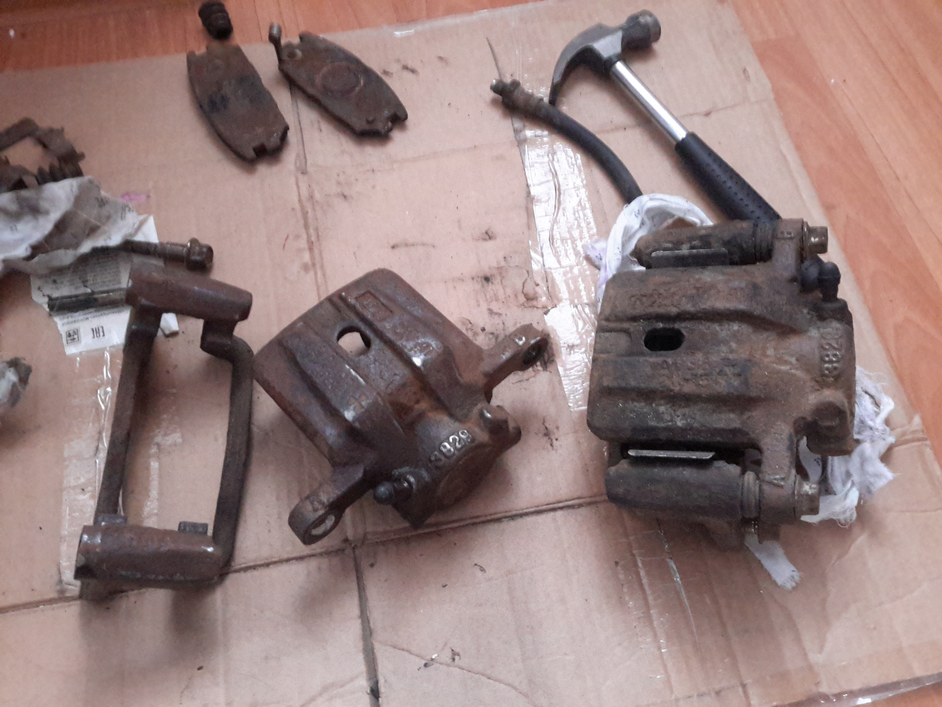 Фаркоп на спейс вагон 2000. Суппорт митсубиси спейс стар. Суппорт спейс стар. Суппорт спейс стар. Задний суппорт митсубиси спейс стар.