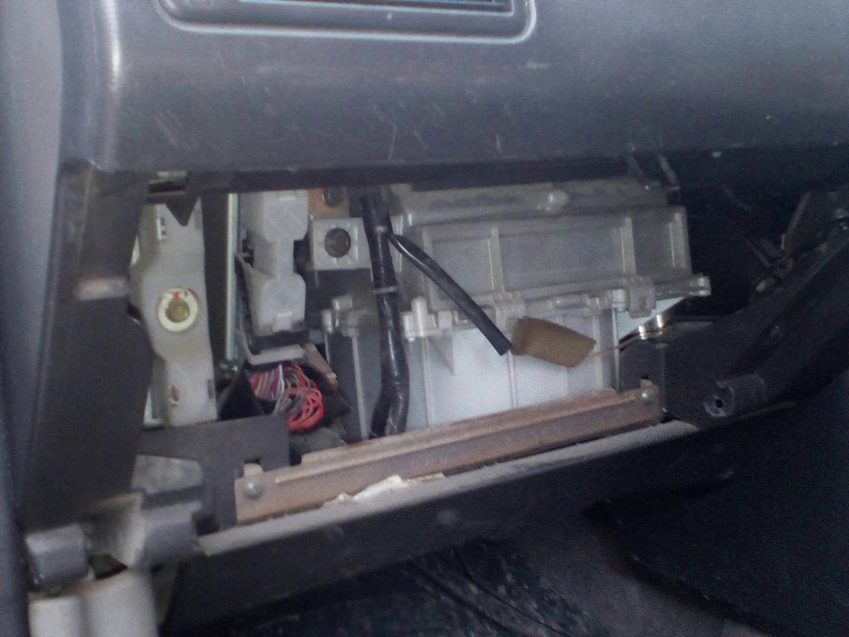 Фильтр салона — Nissan X-Trail I (t30), 2 л, 2003 года | расходники ...
