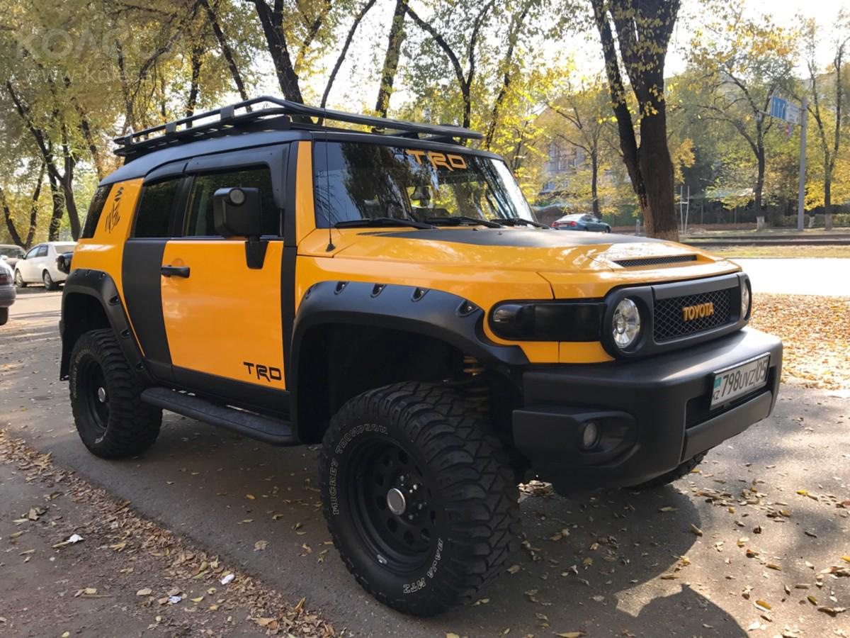 Toyota FJ Cruiser Yellow