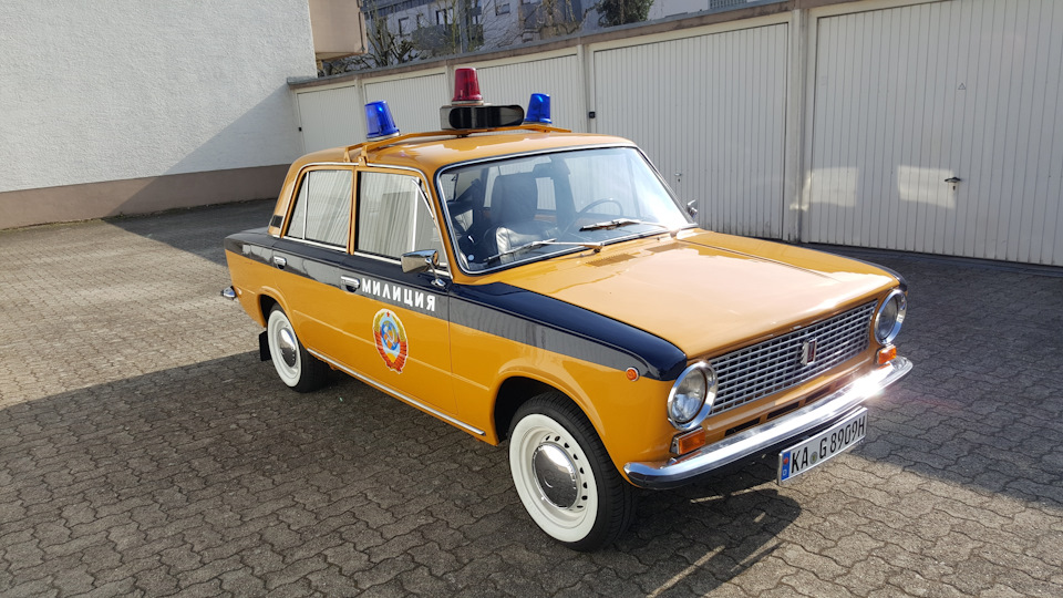 Наклеил герб СССР и надпись МИЛИЦИЯ ВАЗ 21011 — Lada 21011, 1,2 л, 1984 ...