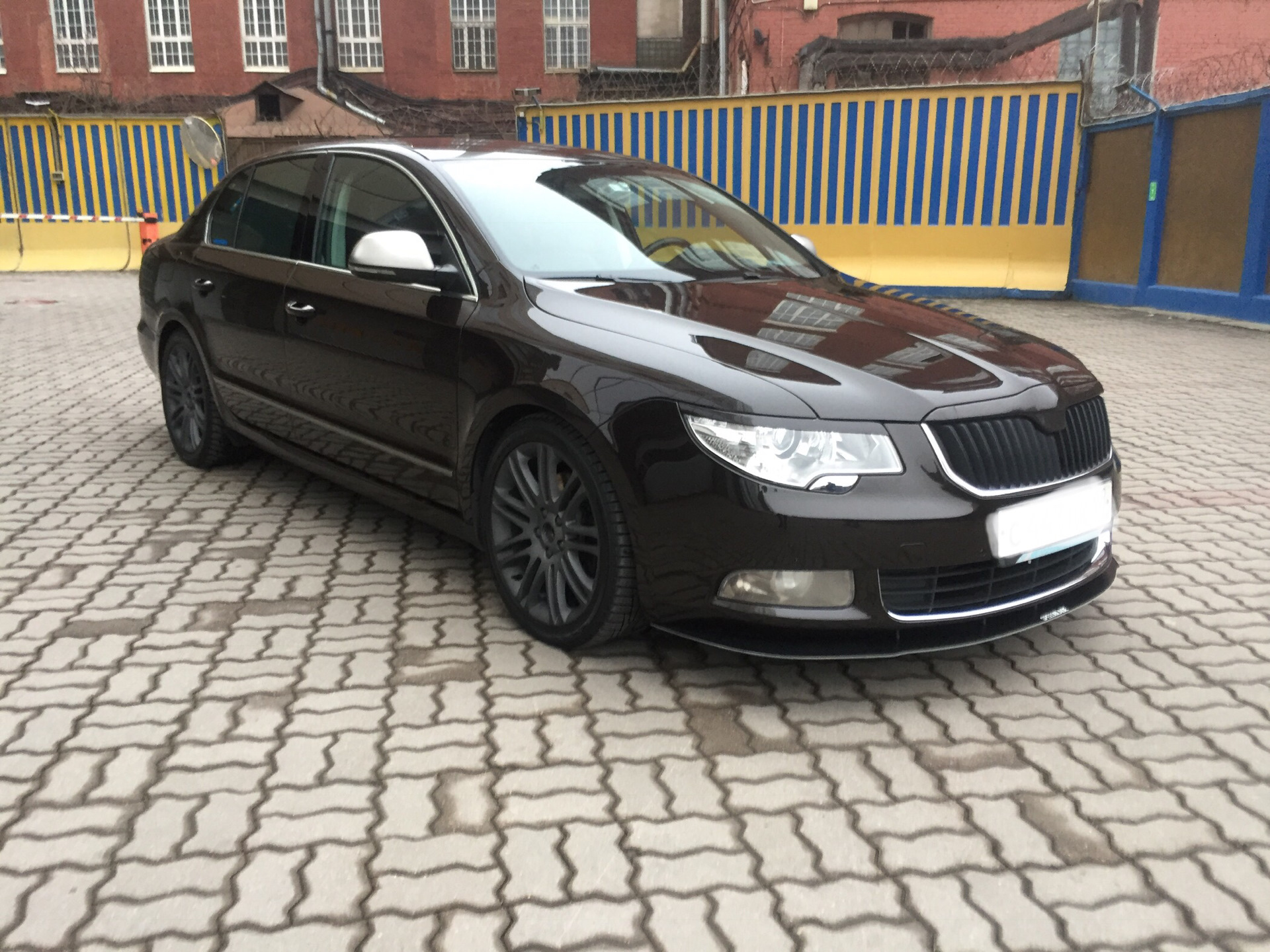 Суперб 2. Skoda Superb 2. Skoda Superb Tuning 2010. Шкода Суперб 2 черный. Skoda Superb 2012.