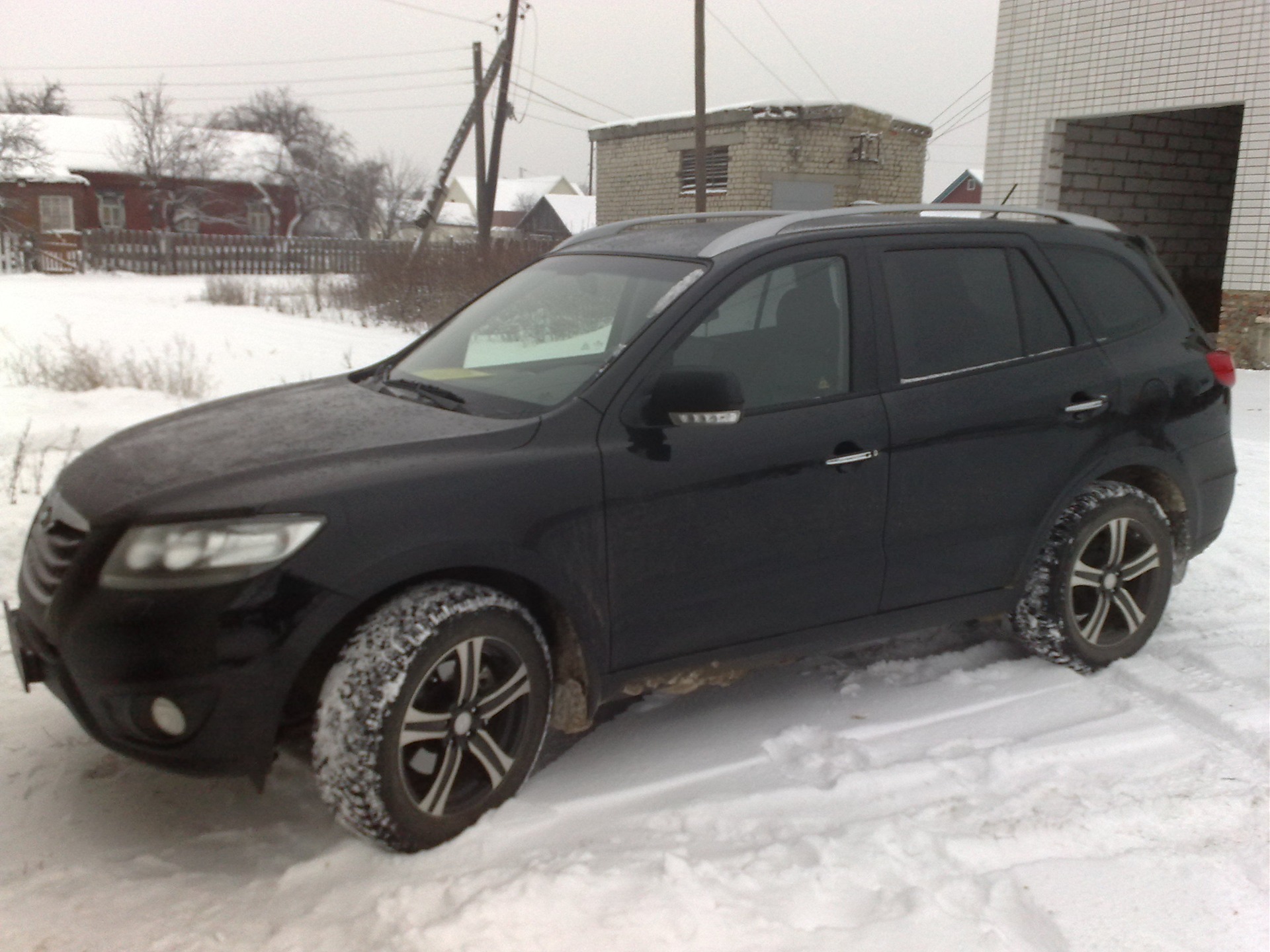 Зимняя резина санта фе. Хендай Санта Фе 2 4x4 off Road. Hyundai Santa Fe на штампованных дисках. Санта Фе на внедорожной резине. Грязевая резина Санта Фе 2.