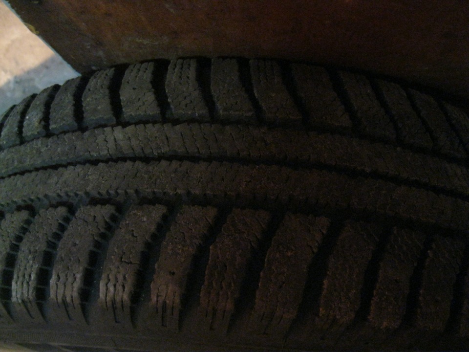 Продаю 2 комплекта зимней резины на дисках (Nordmaster r13 и Michelin ...