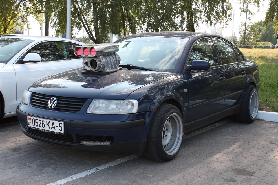 VW Passat r32