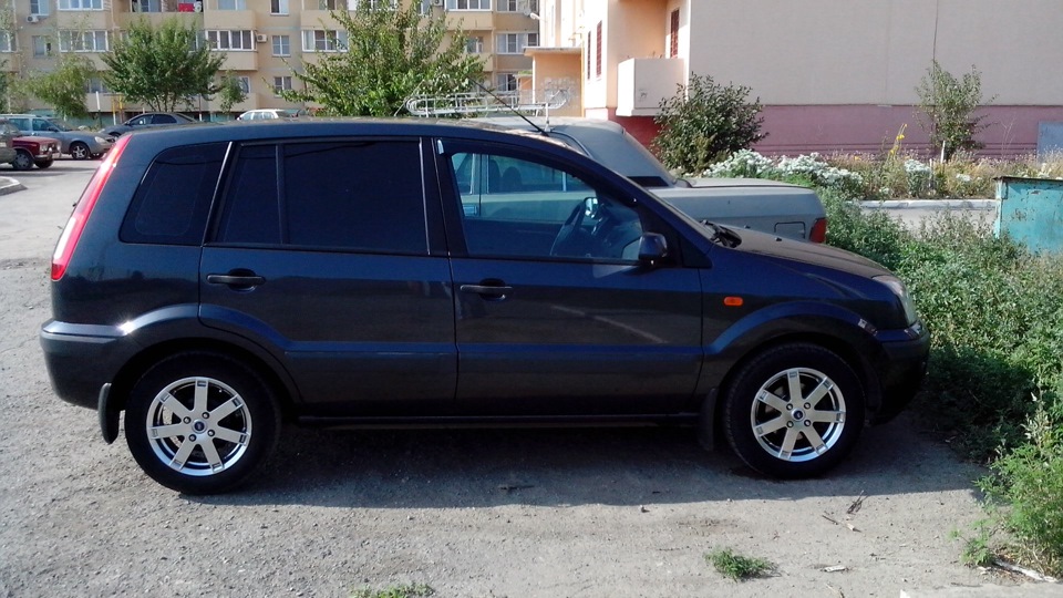 Ford Fusion темносерый металик 1.6