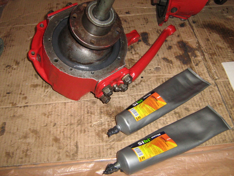 Смазка поворотного кулака уаз. Смазка поворотного кулака уаз. Смазка переднего моста уаз буханка. Смазка поворотного кулака уаз. Шкворень поворотного кулака уаз.