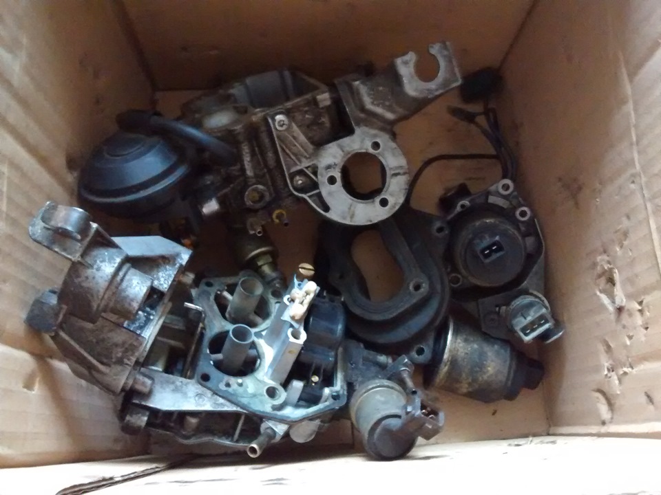 Зажигание ваз 2107. Трамблёр ваз 2107. Трамблёр ваз 2109 карбюратор. Granada v6 трамблер. Карбюратор зил 157.