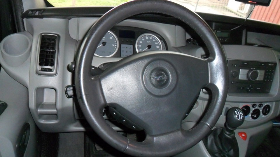 замена лампочки в прикуривателе(детально) — Opel Vivaro (1G), 2 л, 2008 ...