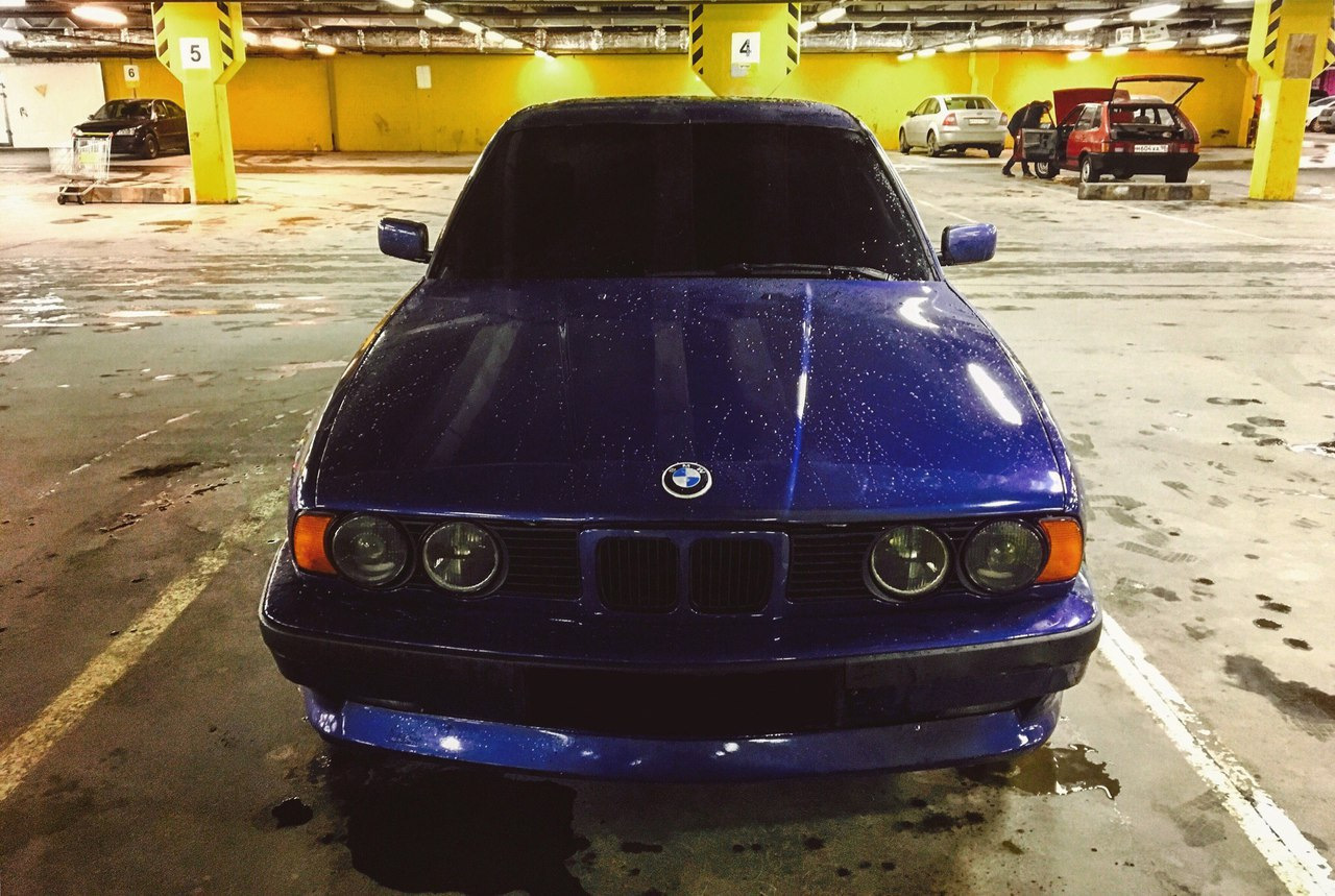 BMW e34 синяя