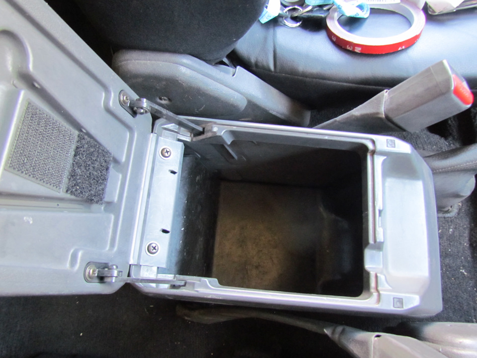 Бардачок — Toyota Land Cruiser 70