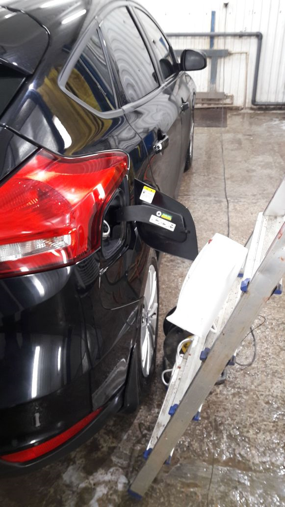 Замерзла крышка бензобака и так … — Ford Focus III Hatchback, 1,6 л ...