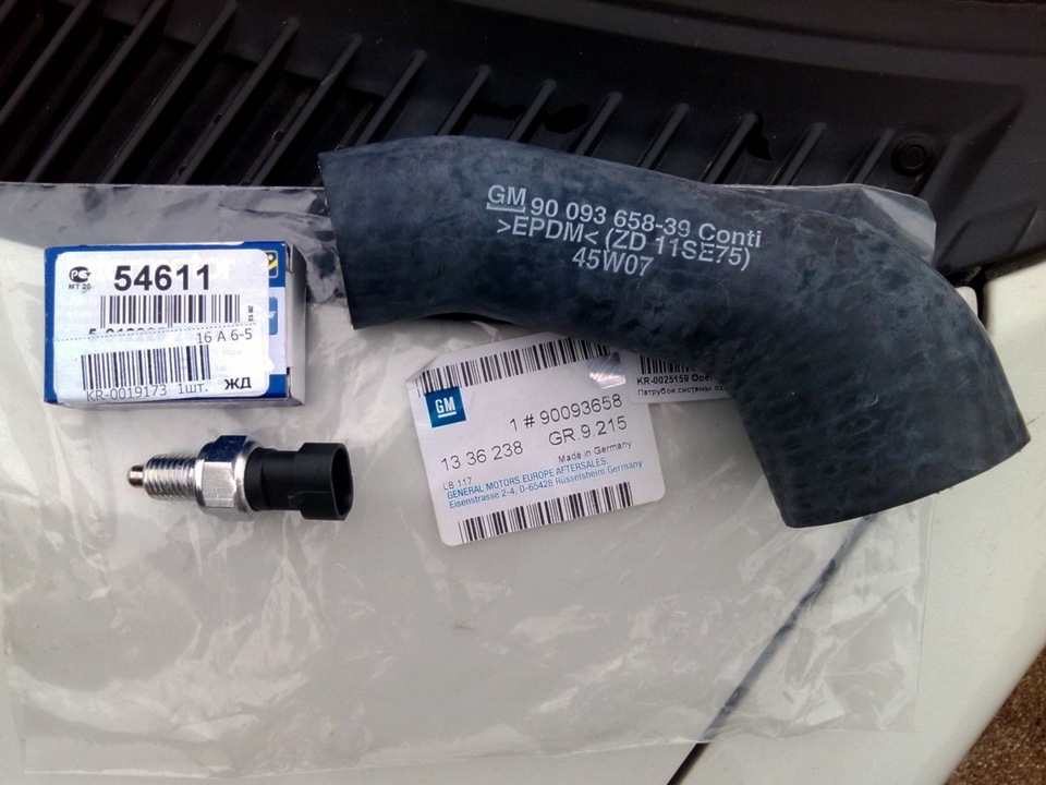 Фото в бортжурнале Opel Rekord E. Запчасти на фото: S4611, 90093658, 1336238, 06S428