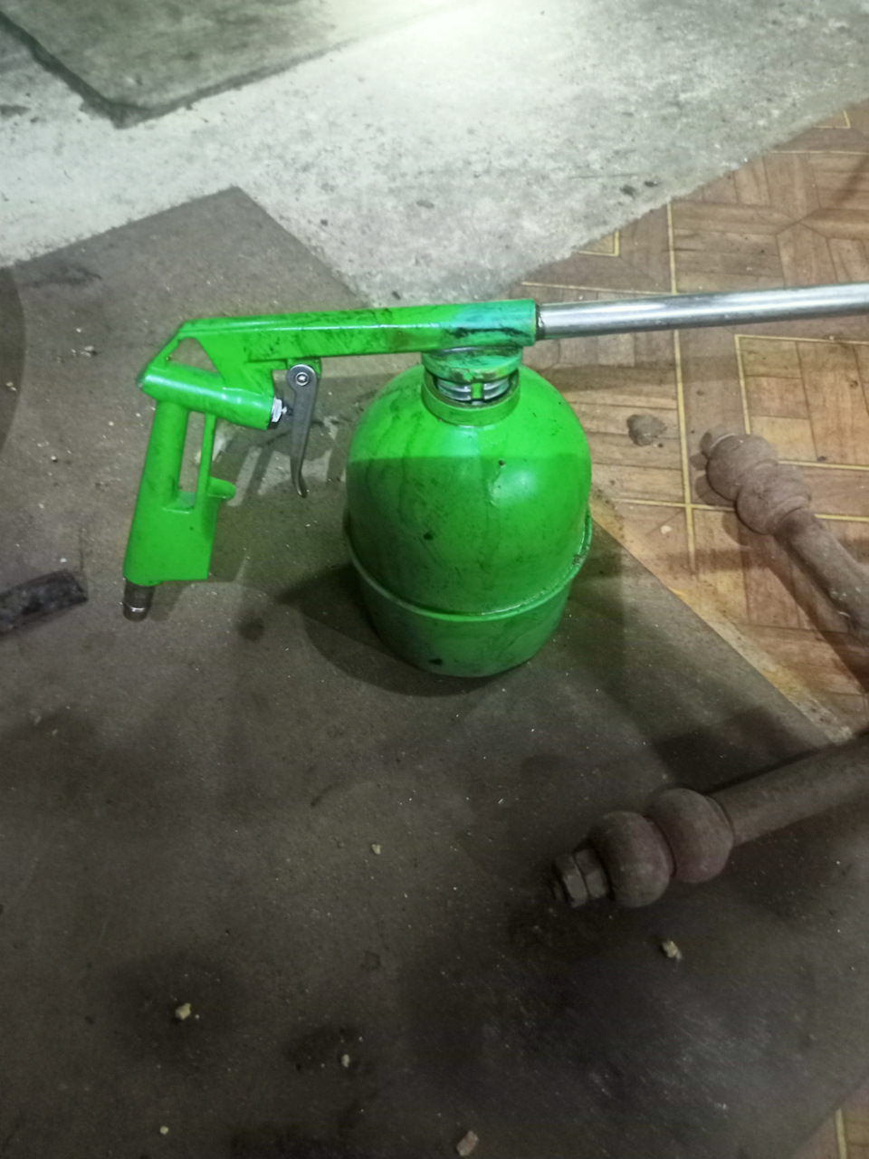 Обычны мовильник с набора справляется со своей задачей, предварительно прогреваю трубку газовым баллоном. Хватает выдуть всю бочку — Peugeot 5008 (1G)