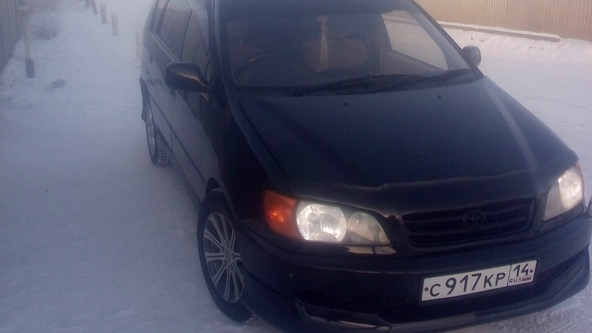 Toyota Ipsum (10) 2.0 бензиновый 1998 