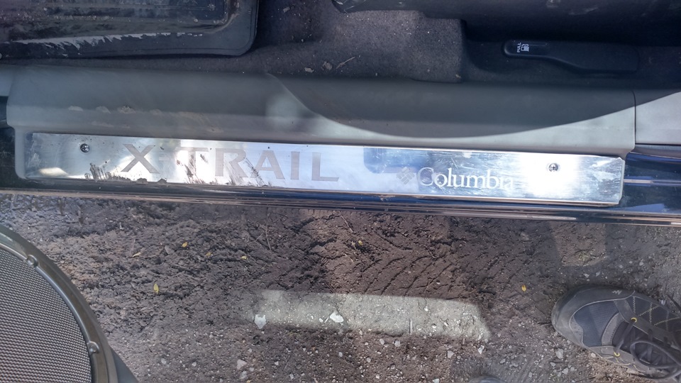 Накладки на пороги — Nissan X-Trail I (t30), 2,5 л, 2006 года ...