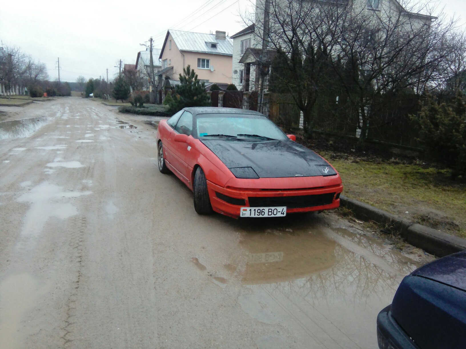 Форд пробе красный в гараже