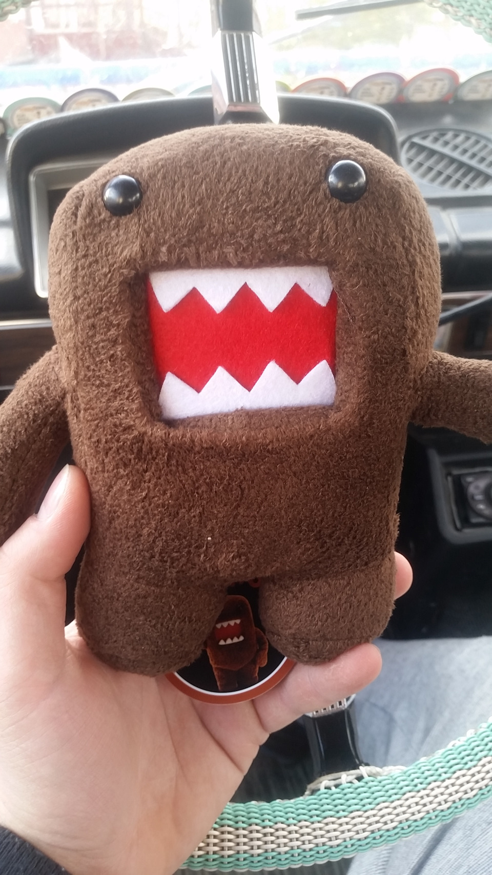 Теперь в моей машине поселился Домо Не обращайте внимания на то что я в копейке, Марк на ремонте был))) — Toyota Mark II (100)