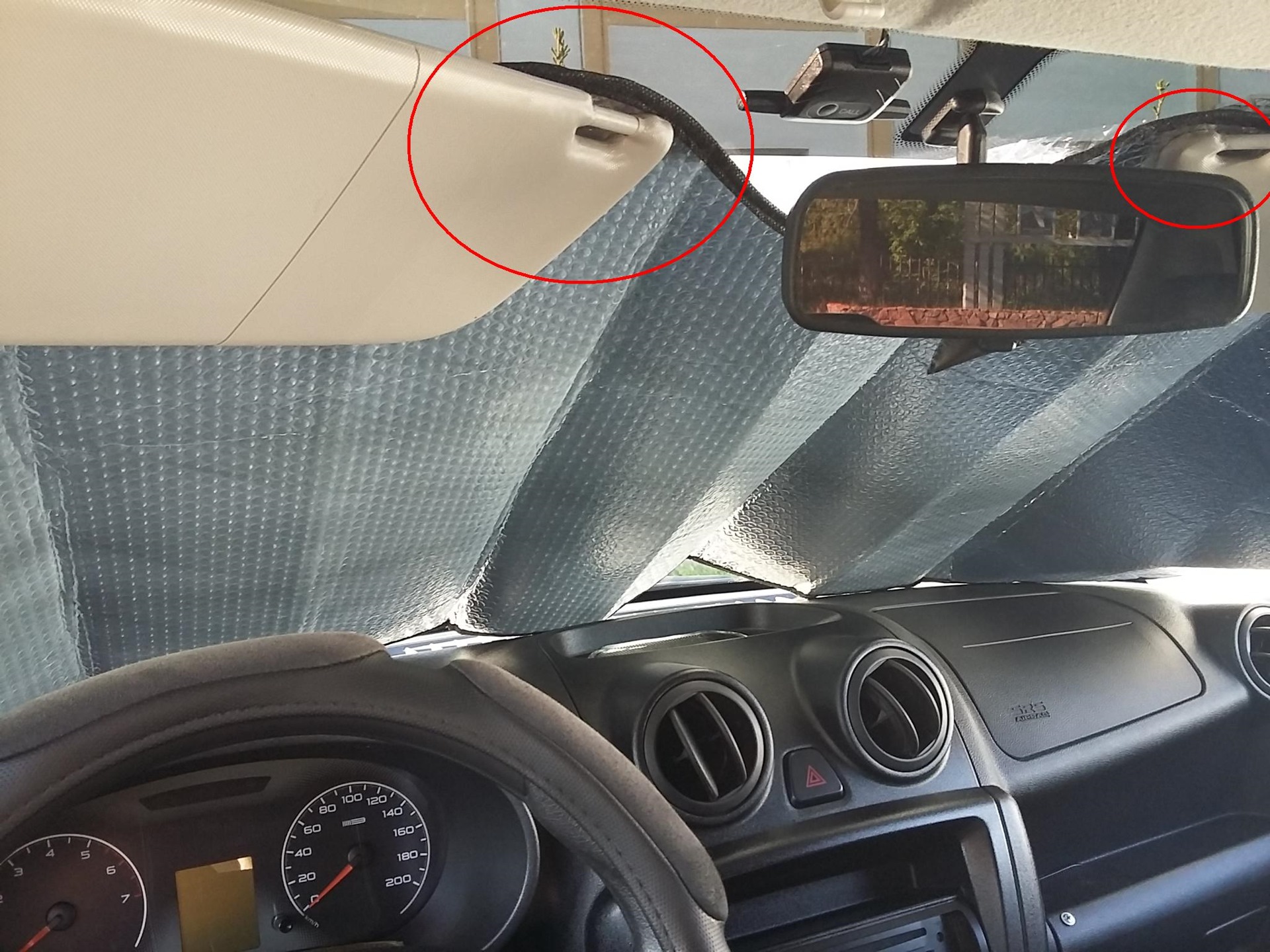 Экран на стекло автомобиля