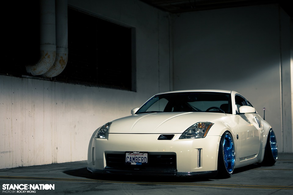 Nissan 350z бело синий