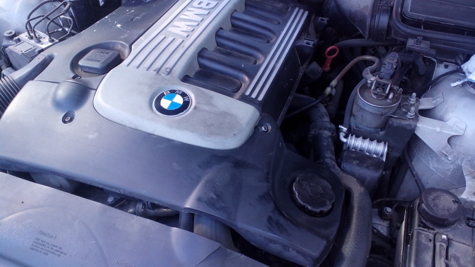 Как открыть капот на бмв. BMW 525 e39 открытие капота. Открытие капота БМВ е34. Как открыть капот БМВ х3. Сдвижное открытие капота БМВ е34.