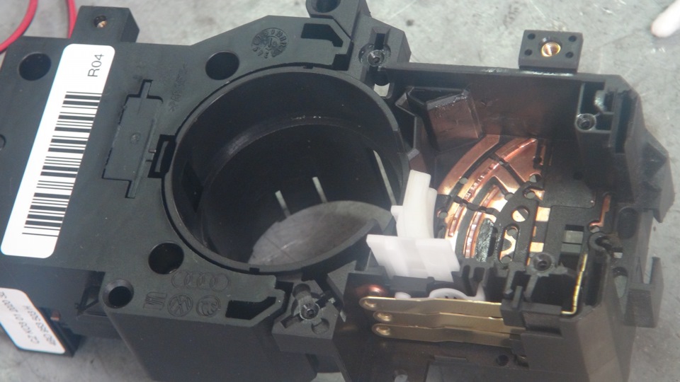 Разборка подрулевого переключателя — Volkswagen Passat Variant (B6), 1 ...