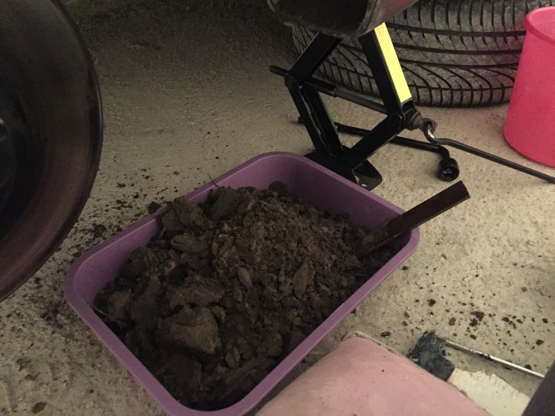 Добываем чернозем из-под крыла))) — Hyundai Solaris, 1,6 л, 2011 года ...