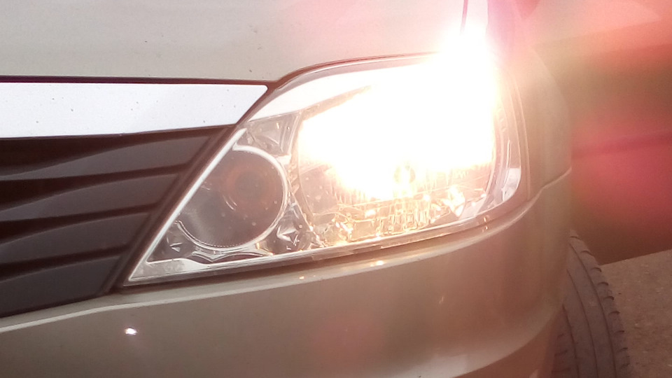 Renault Logan Бежевый француз