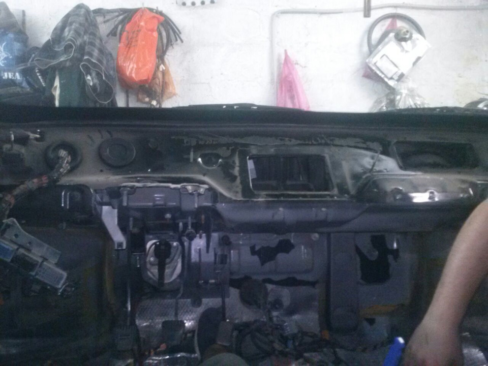 Шумоизоляция панели. Часть 1 Разборка салона))) — Lada Приора хэтчбек ...