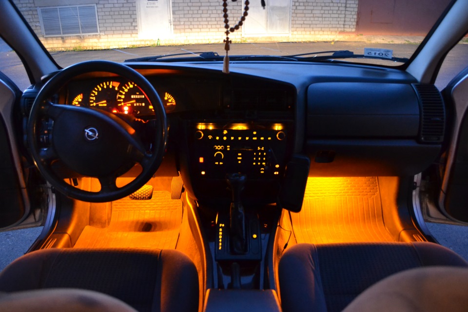 Подсветка опель вектра б. Opel Omega Interior. Опель Омега б салон. Opel Omega mv6 салон. Opel Omega b 2003 салон.
