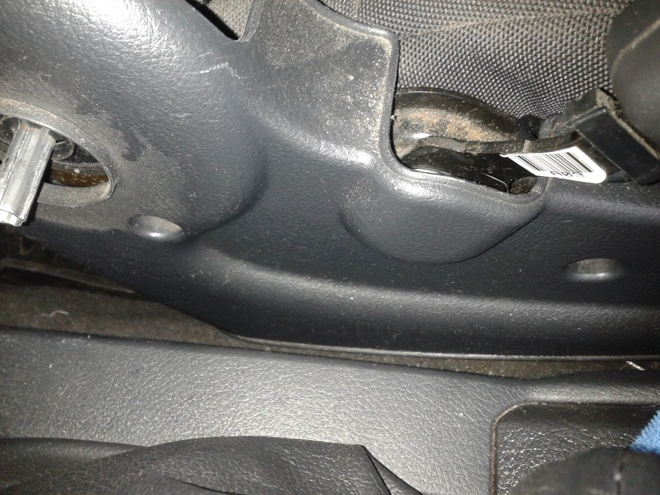 Приора скрипит сиденье. Фиксатор задней спинки сиденья гранта фл. Как устранить скрип сиденья. Как устранить скрип сиденья. Как устранить скрип сиденья.